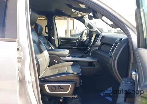 2024 Ram 1500 Laramie 4X2 5'7 Box z USA, uszkodzony, nr VIN 1C6RREJT1RN220662